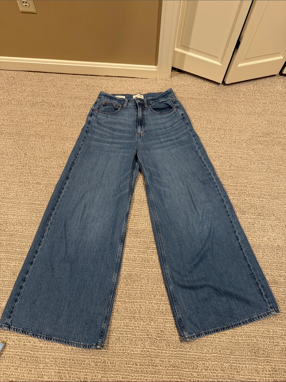 Universal Thread Wide Leg High-Rise Palazzo Jeans in Blue Denim
